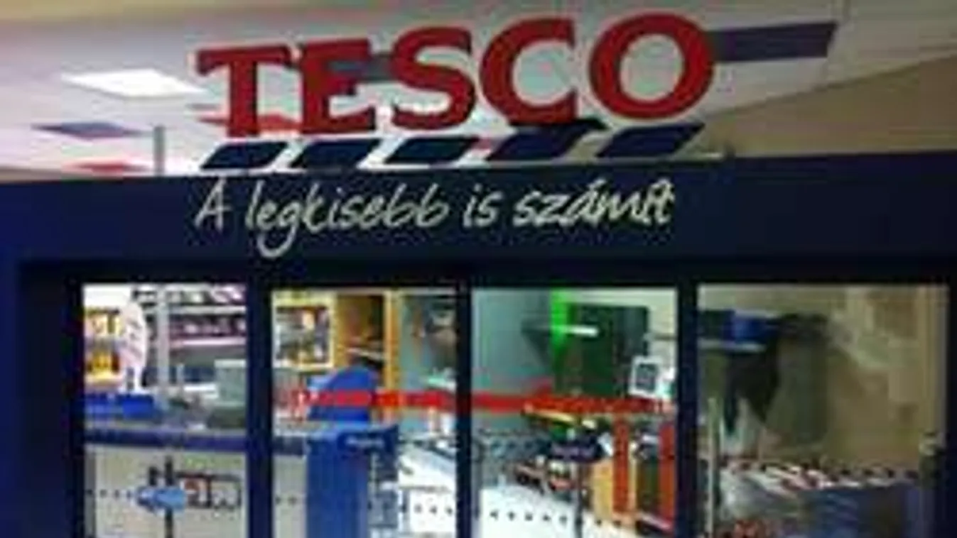 Migránsokkal van tele a szegedi Tesco, kiderült, honnan jönnek ennyien!