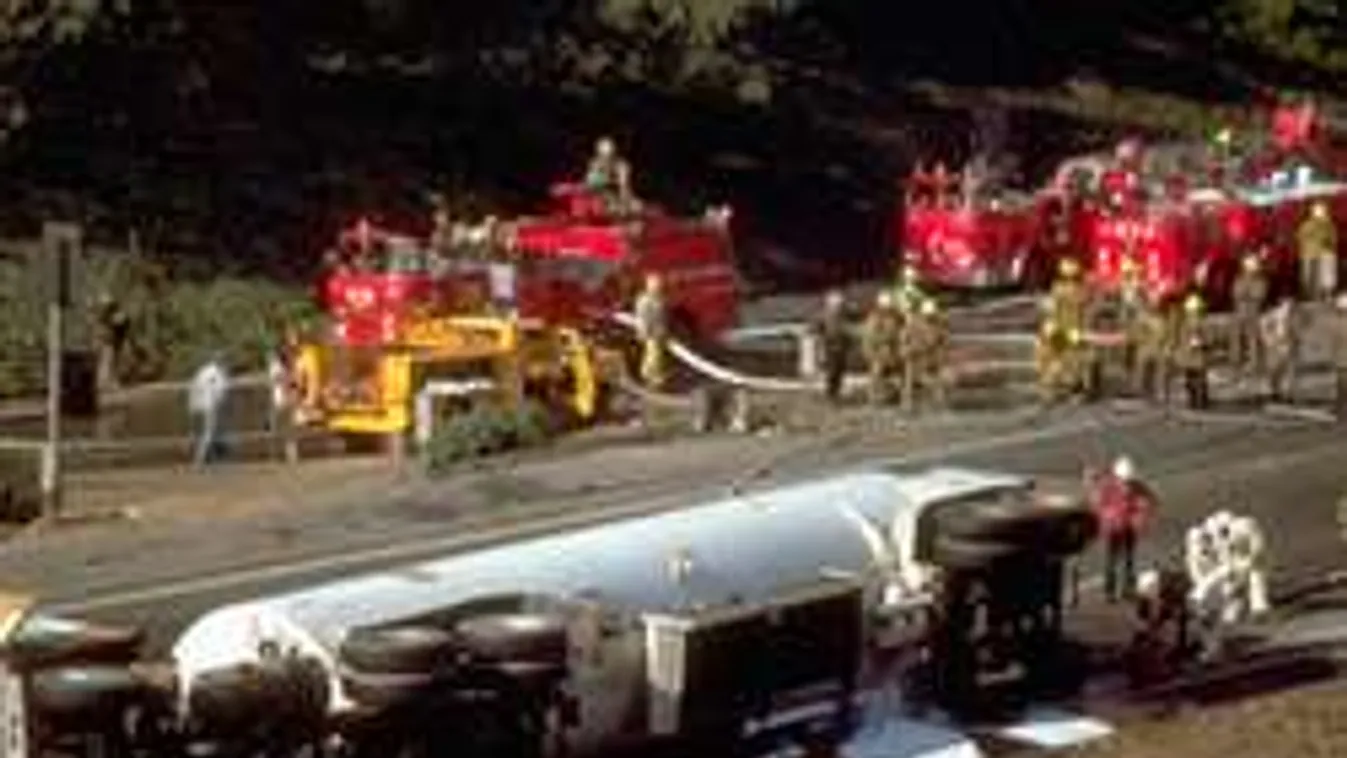 Négy kamion ütközött: sör folyt az úttesten Ártándnál!