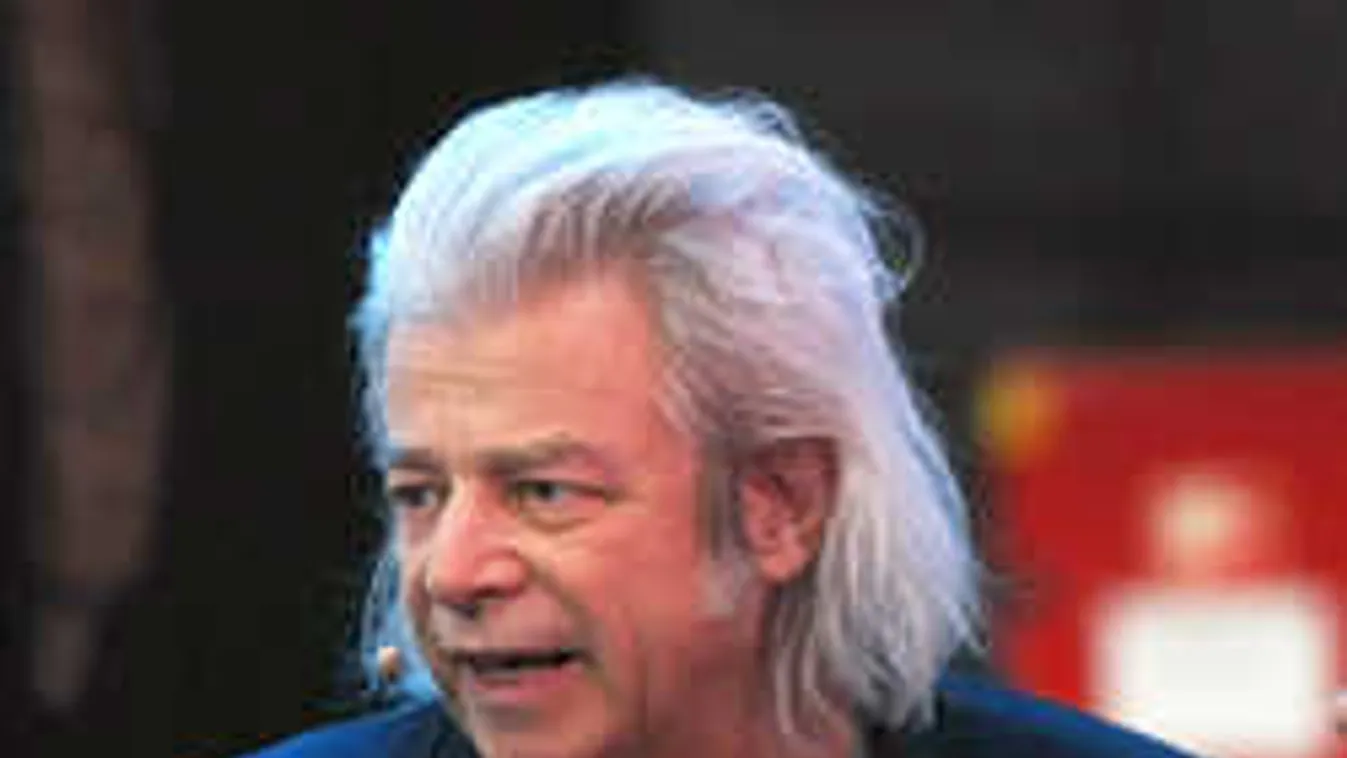 Háborognak Somló Tamás rajongói az új Omega plakát miatt