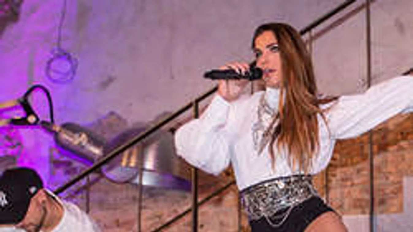 Izzasztó! Ujjongtak a hazai sztárok a szuper dögös kolléganőjük megjelenésekor