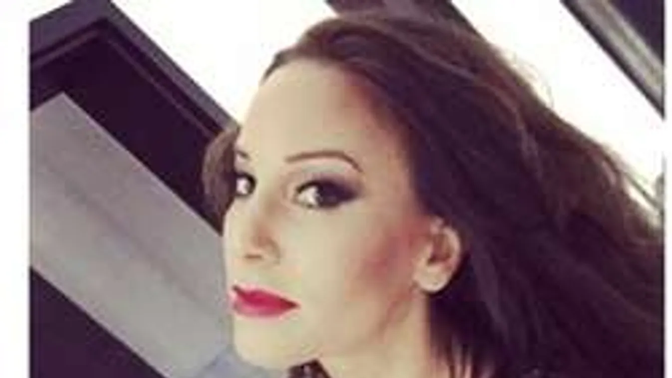 Merész szettben mutatta meg hosszú combját Vajna Timi