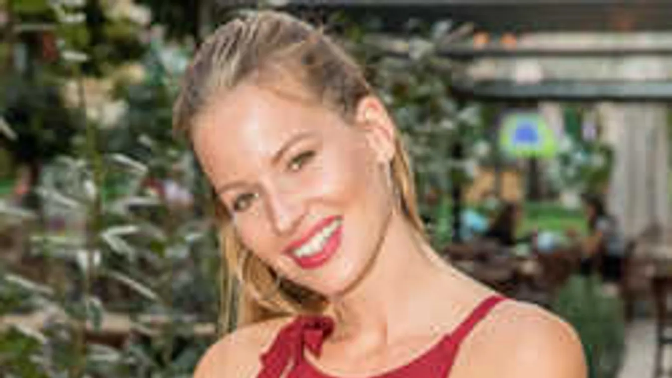 Bevállalós fotó, fehérneműben csábít Mádai Vivien