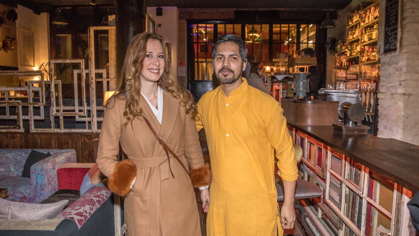 Sosem látott fotókkal emlékezett meg az esküvőjéről Demcsák Zsuzsa férje