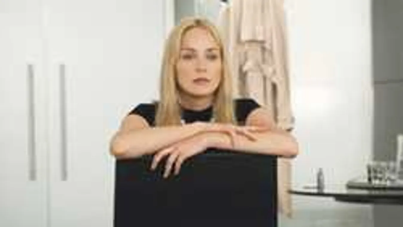 61 évesen mutatta meg újra pucér kebleit Sharon Stone