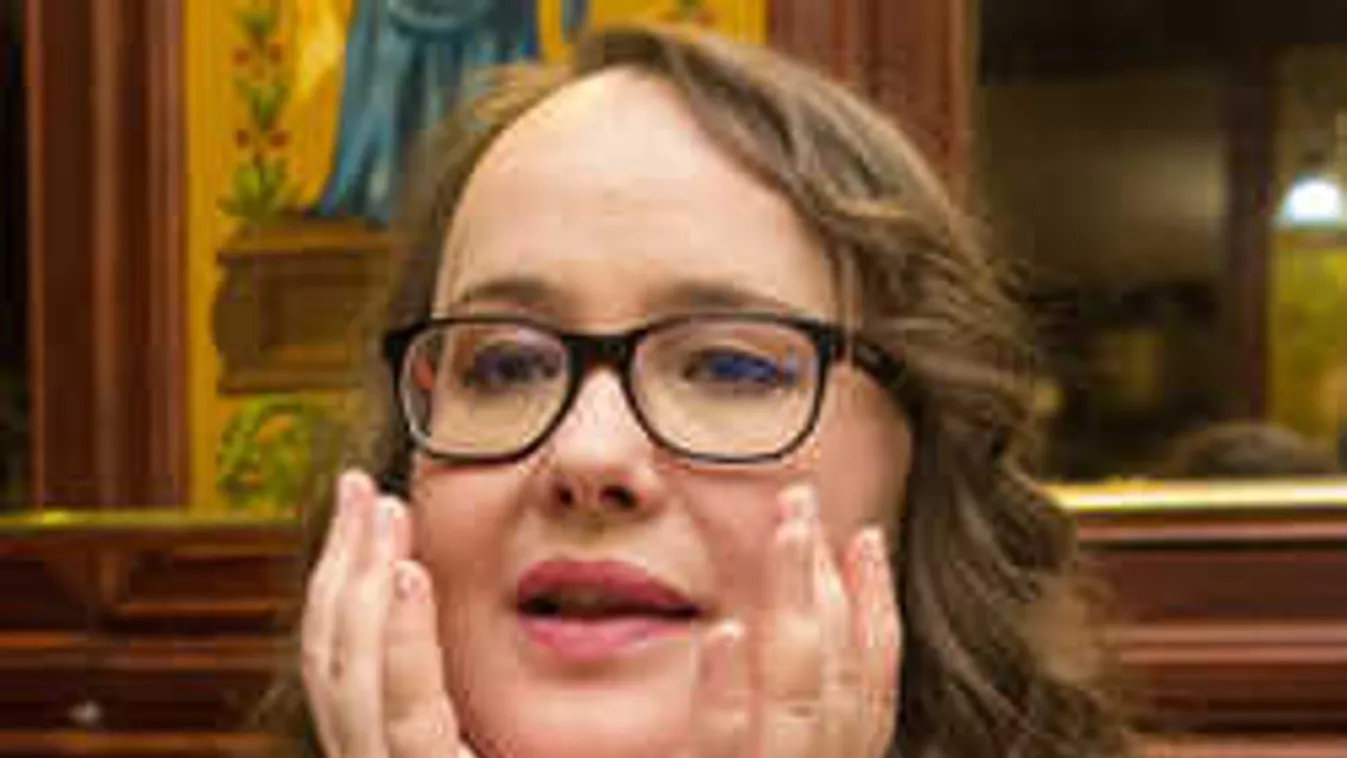 Sokat sejtető vallomás a magyar színésznőtől: "Ül a felhőn egy baba"