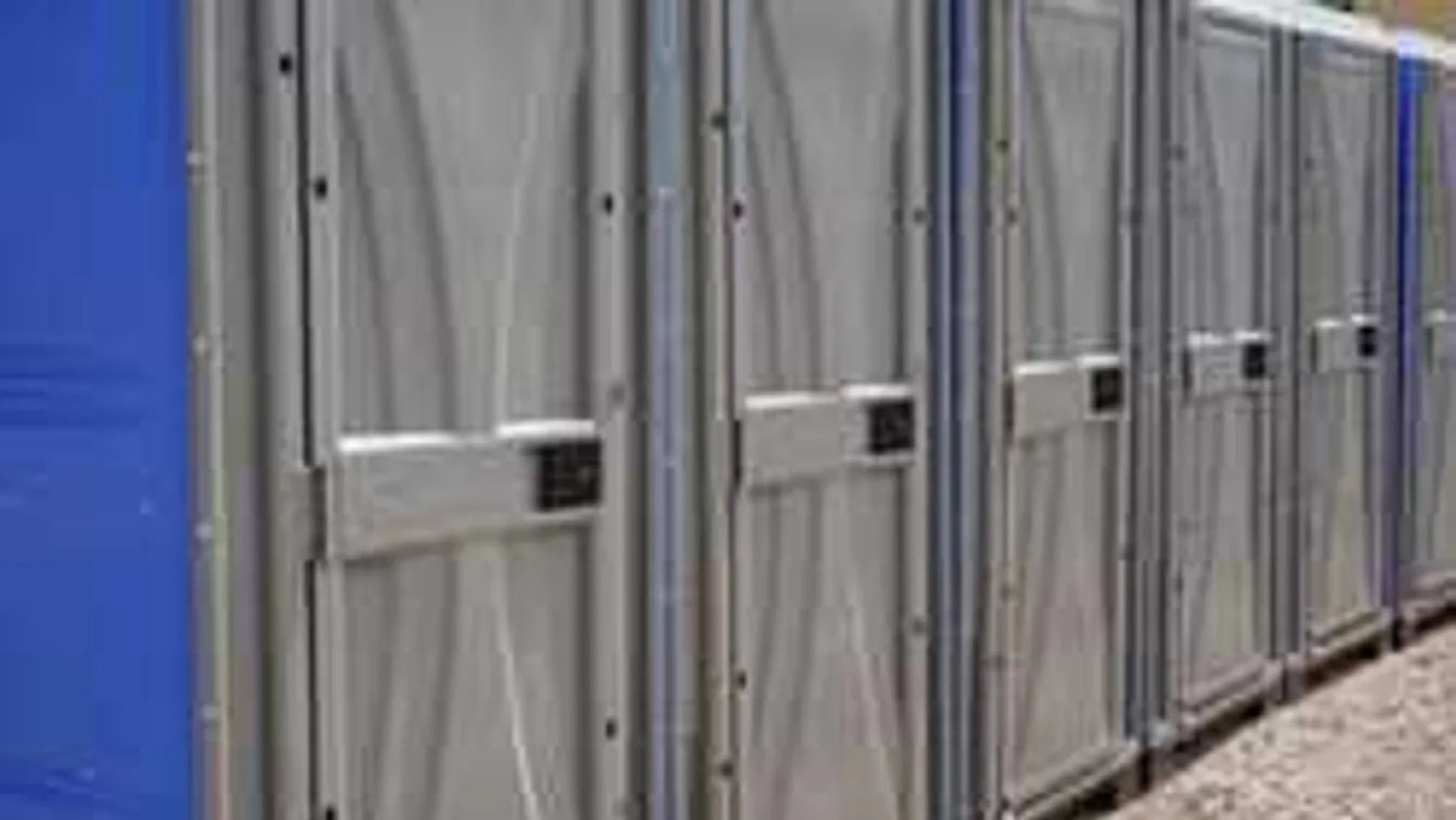 Toi-toi kihívás: Szerinted hányan férnek be egy mobilvécébe?