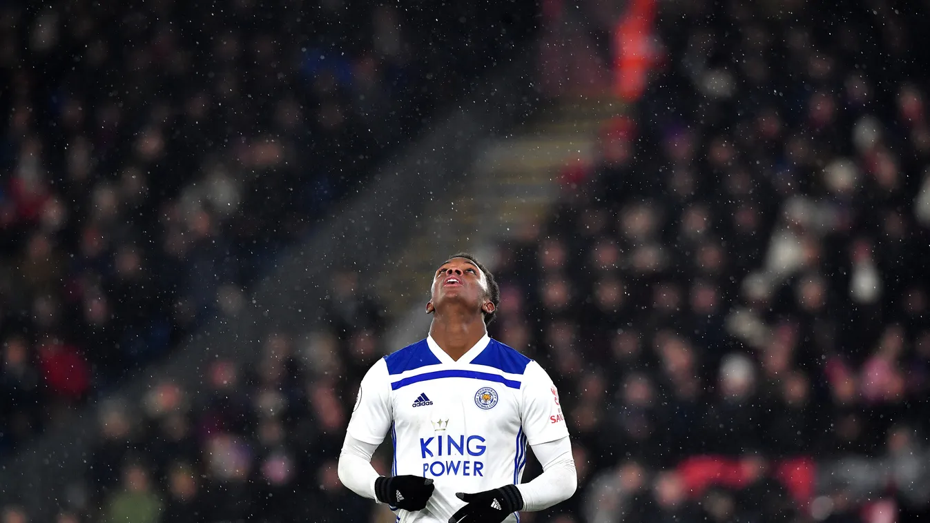 Machetés haramiák rabolták ki a focista meztelen barátnőjét