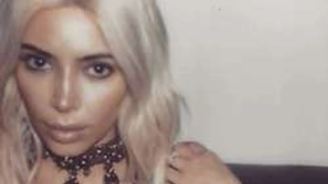 Meztelenül nyavalygott Kim Kardashian, hogy nincs egy gönce sem