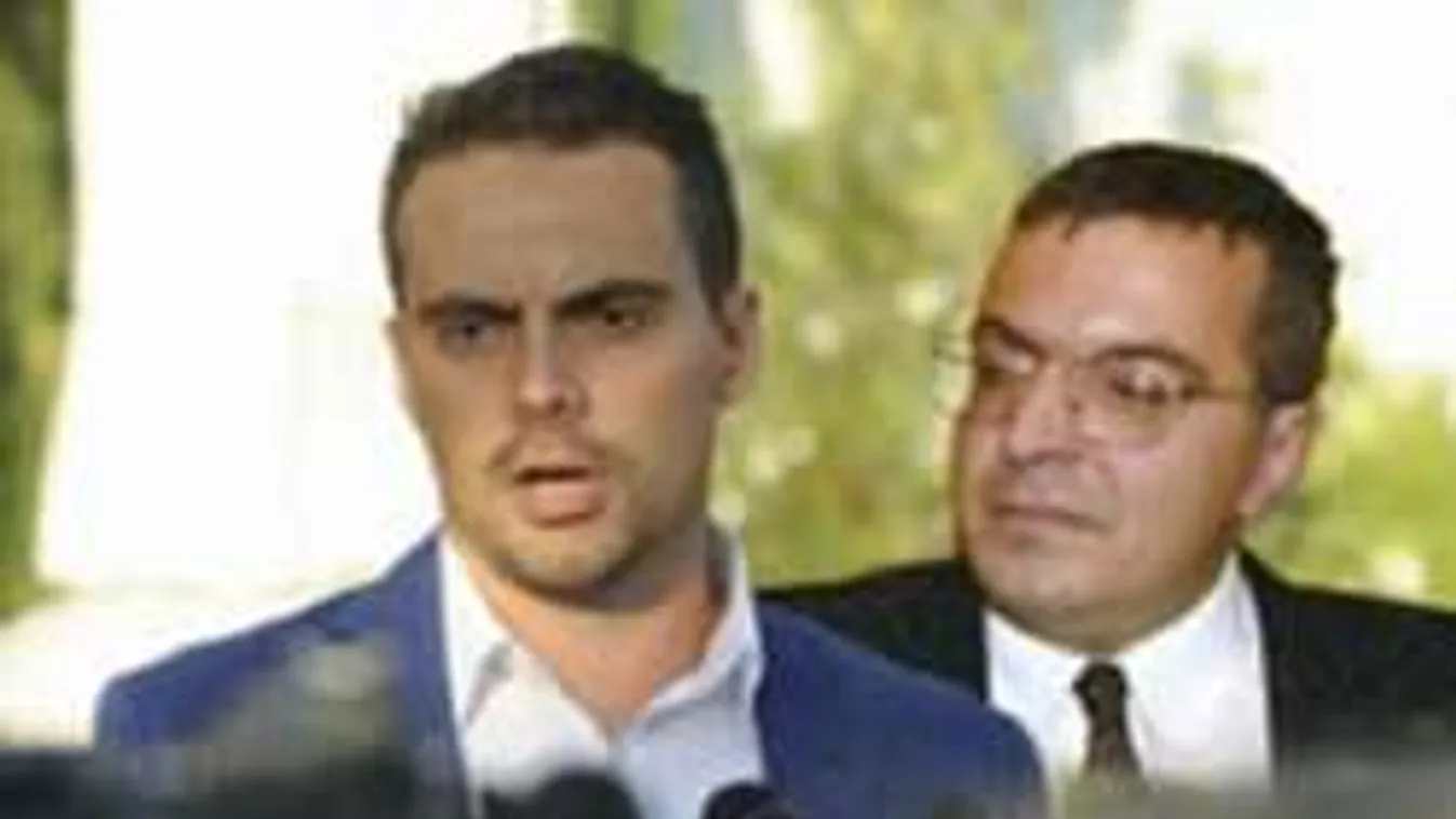 Pártszakadás! A Simicska-szövetség kettészakíthatja a Jobbikot! Helyreigazítás: 2016 május 23-án "Pártszakadás! A Simicska szövetség kettészakíthatja a Jobbikot!" című cikkünkben valótlanul állítottuk, hogy tilos a Jobbikban bírálni Simicska Lajost. Va