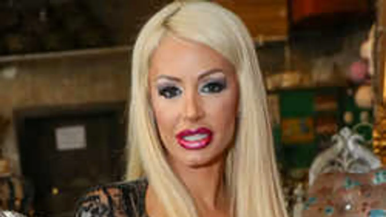 Vérlázító fotó, anyaszült meztelenül kéjeleg Kelemen Anna!