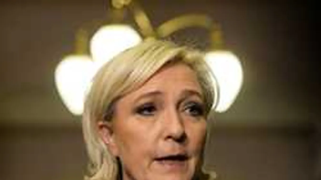 Le Pen beindult, mindenhonnan kilépne