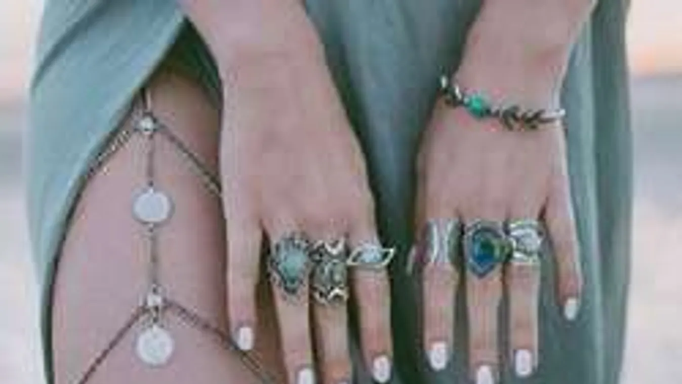 Idén nyáron ezt villantják meg a combjukon a nők