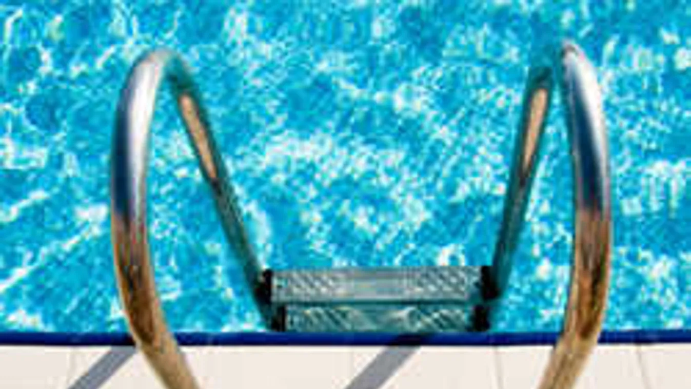 Senki sem tudta: fertőzött medencében fürödtek az aquapark vendégei