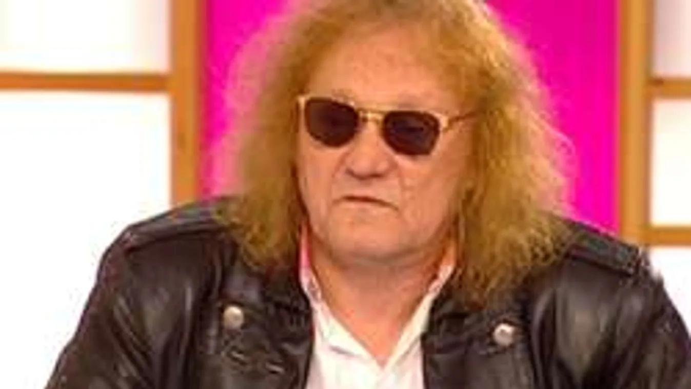 Charlie tévéfelvétel közben sírta el magát gyászában