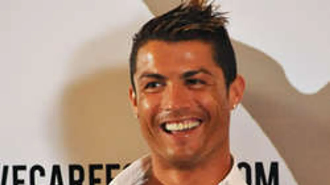 Kiszámoltuk, mennyit kéne dolgoznod Ronaldo fizetéséért. Kíváncsi vagy?