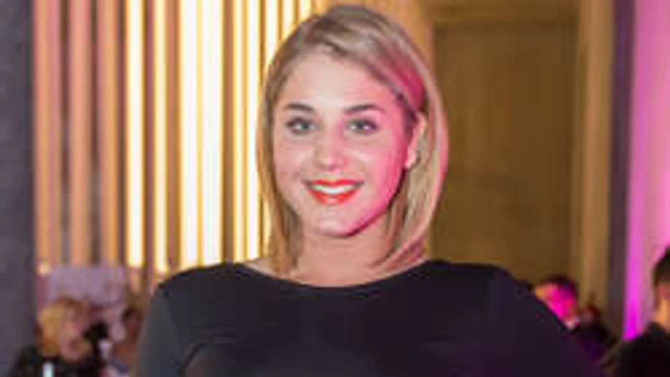 Melltartó nélkül szelfizett a Barátok közt bombázója!