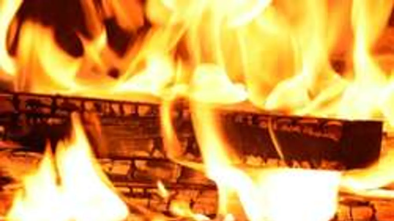 Borsodi rendőrházaspár mentett ki két nőt az égő házból