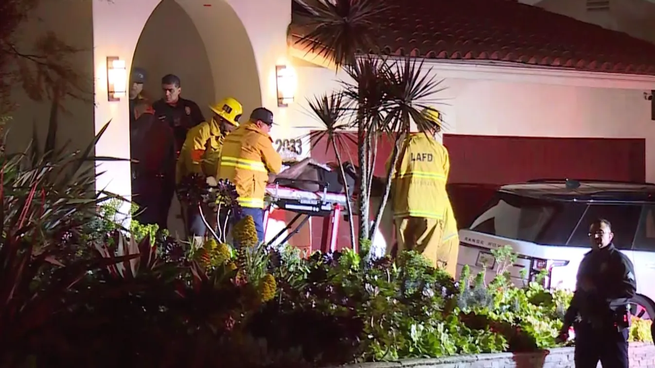 *PREMIUM-EXCLUSIVE* Rapper Pop Smoke has CPR performed after being shot in Hollywood Hills home