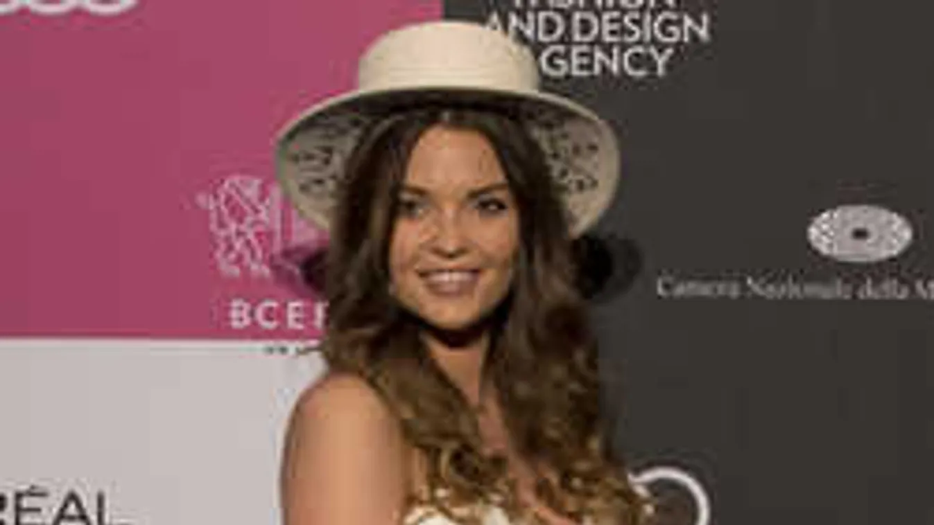 Hűha, nem szégyenlős Kárpáti Rebeka: így fotózták a Balatonon