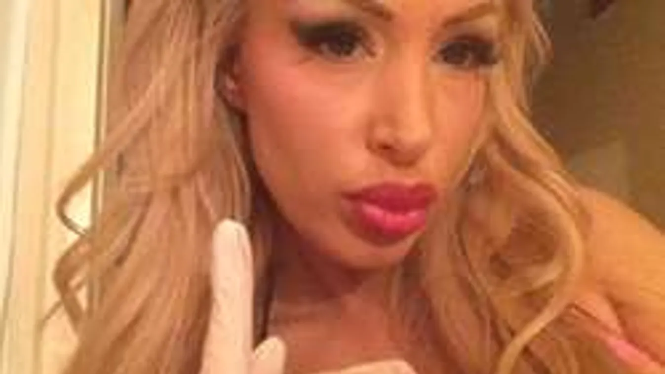 Kelemen Anna hatalmas melleivel ünnepli a férfiakat