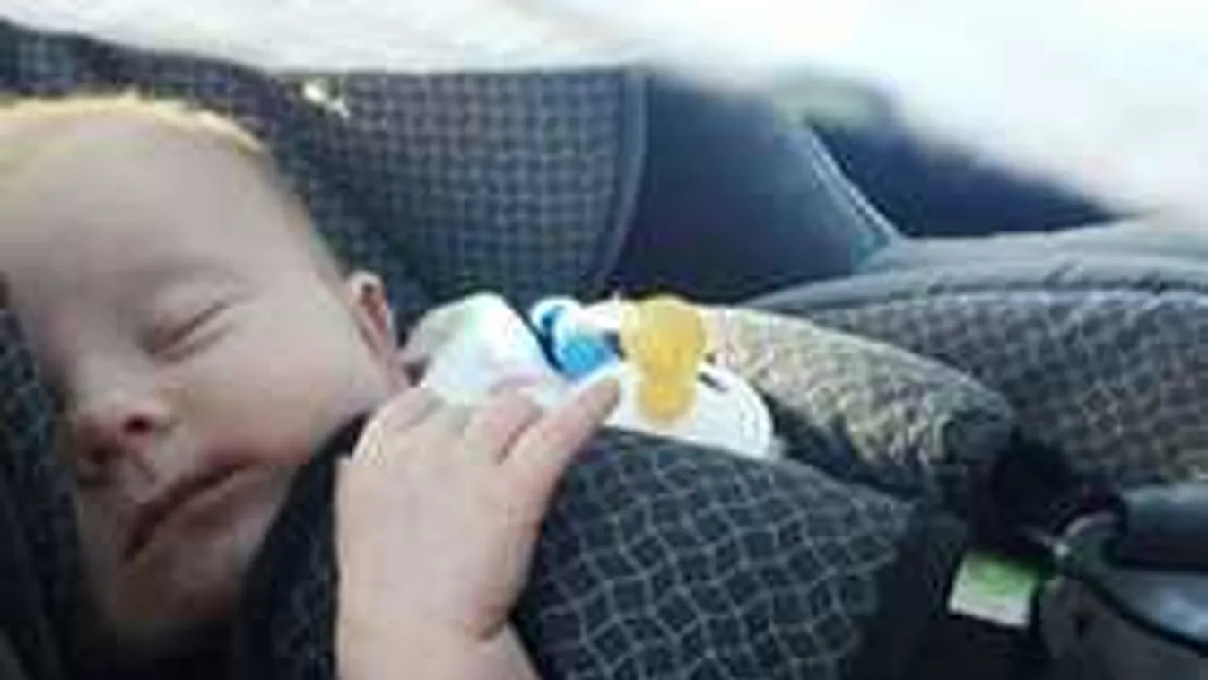 Egy rab mentette ki a lezárt autóban ragadt csecsemőt + videó