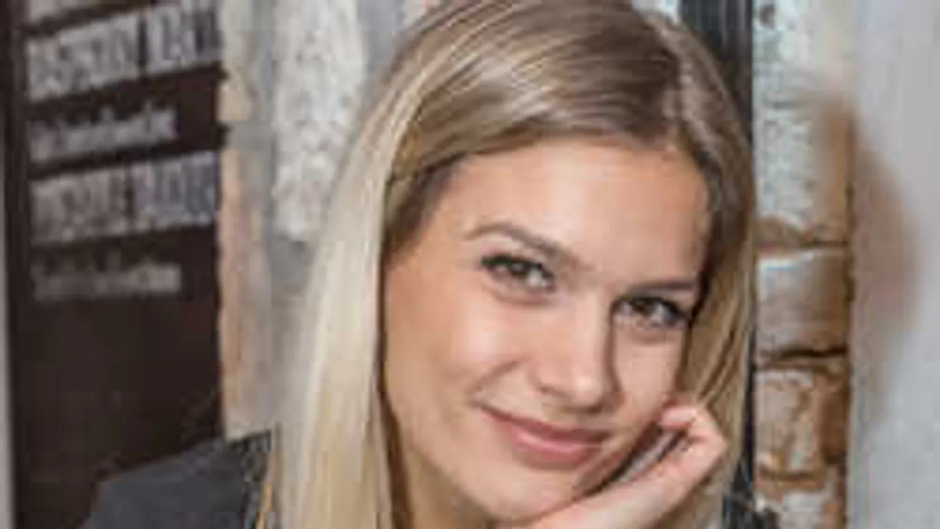 Micsoda változás: Így néz ki most Weisz Fanni bikiniben