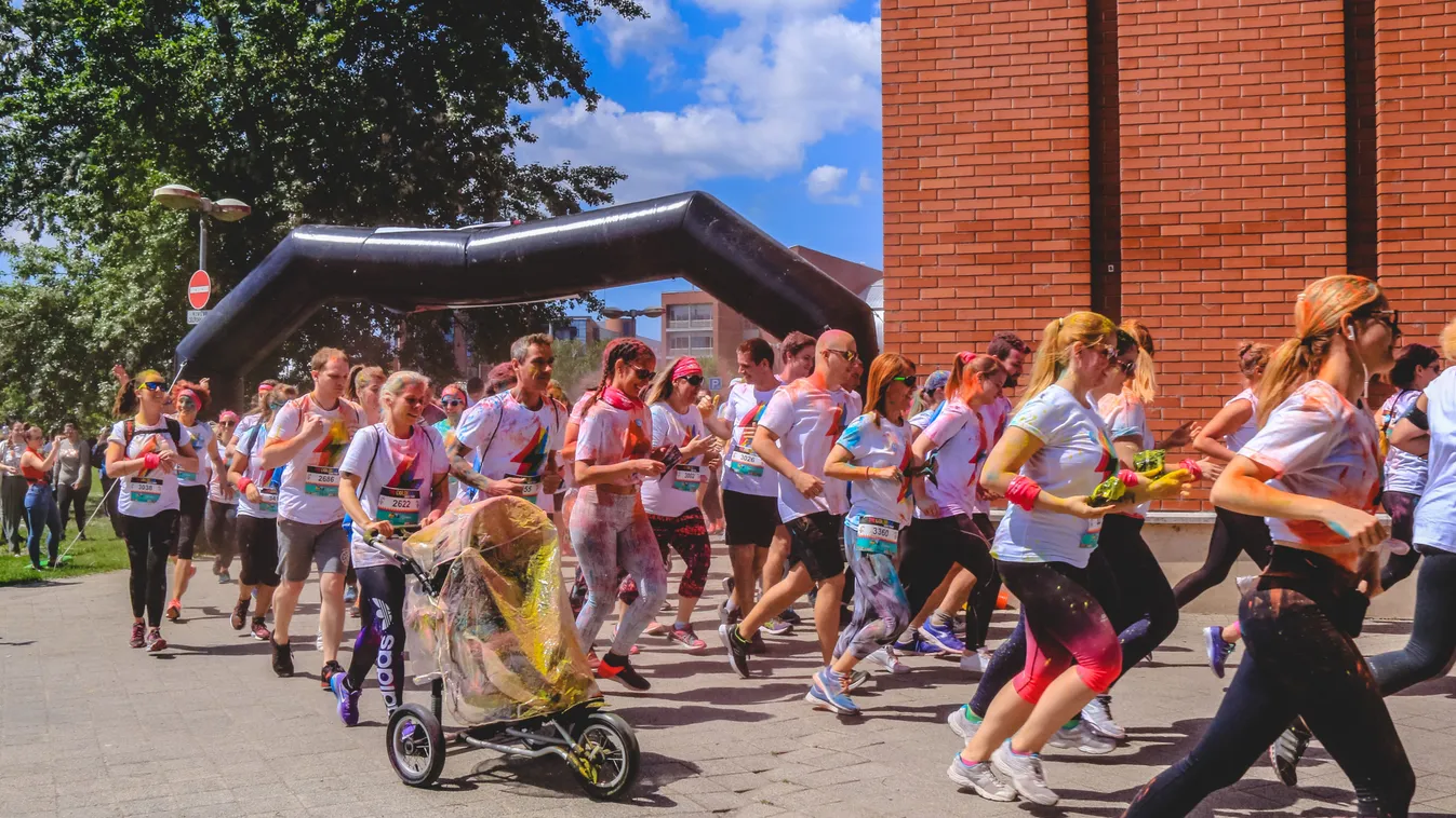 „Egymást dobáljuk a színes porokkal” – őrült futás lesz Szolnokon