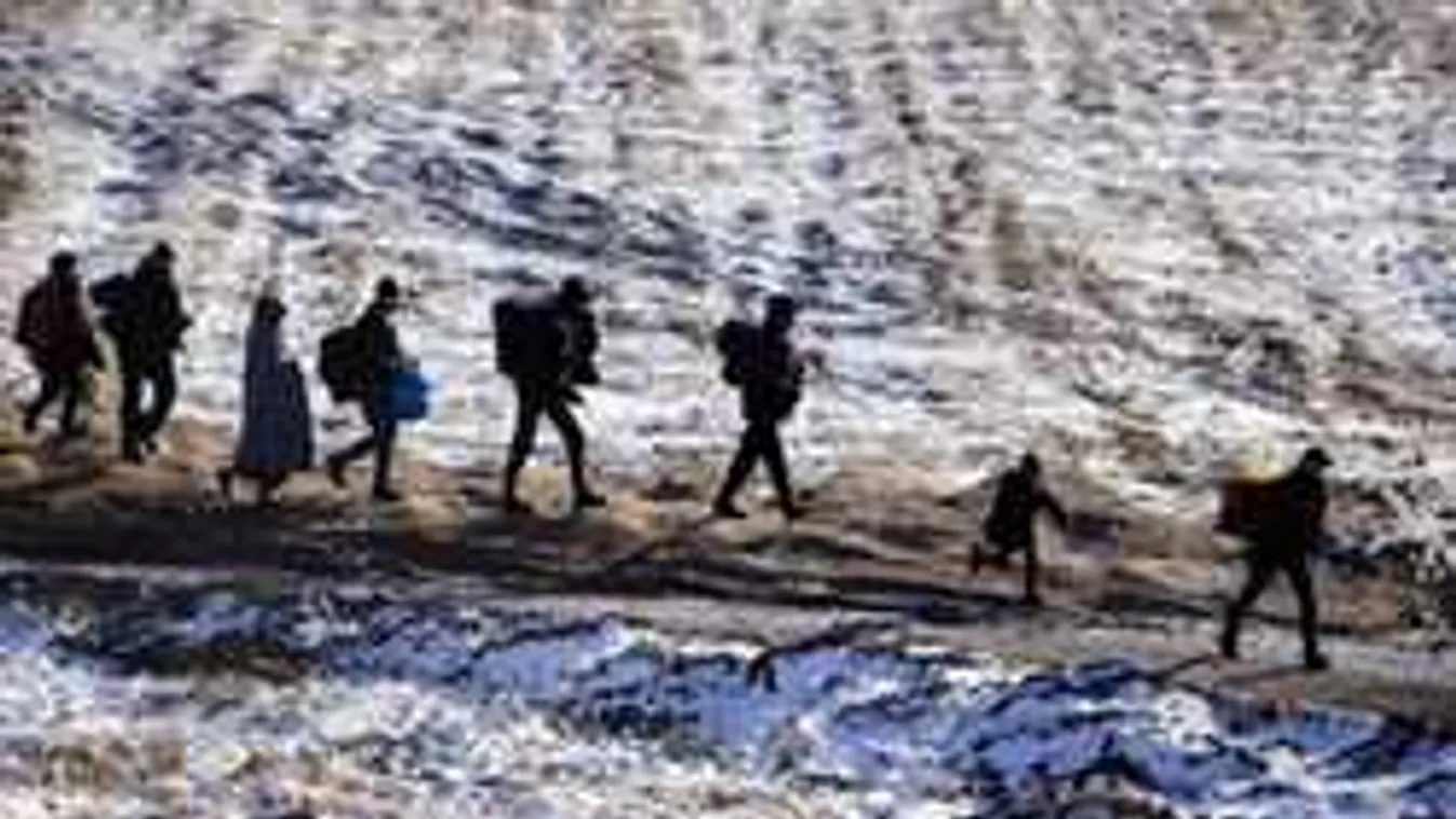 Tömegesen támadták szenteste a déli határt a migránsok