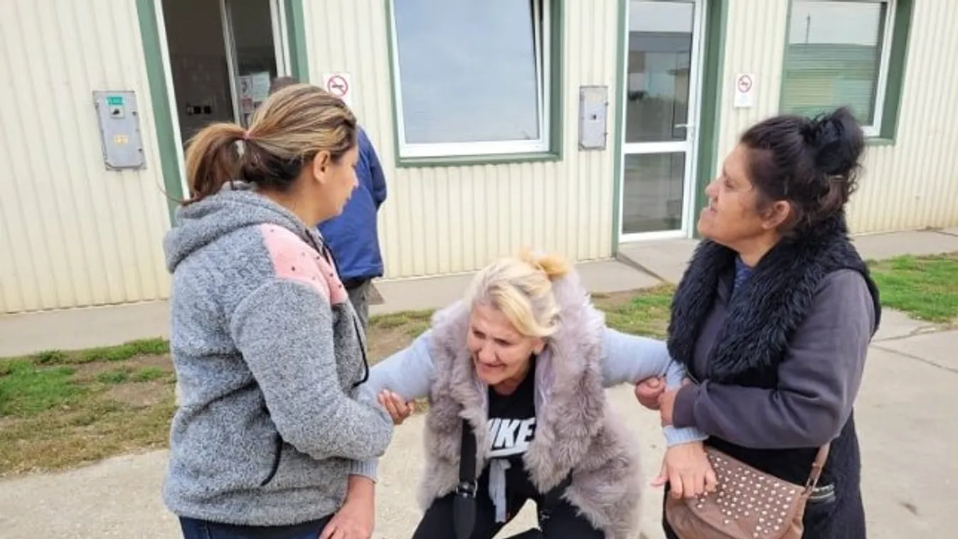 Zokogva zuhant össze a gyászoló feleség a nyírbátori robbanás helyszínén