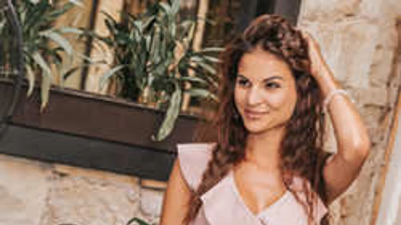 Árulkodó fotó: ezzel a férfival bukott le a csinos magyar műsorvezető