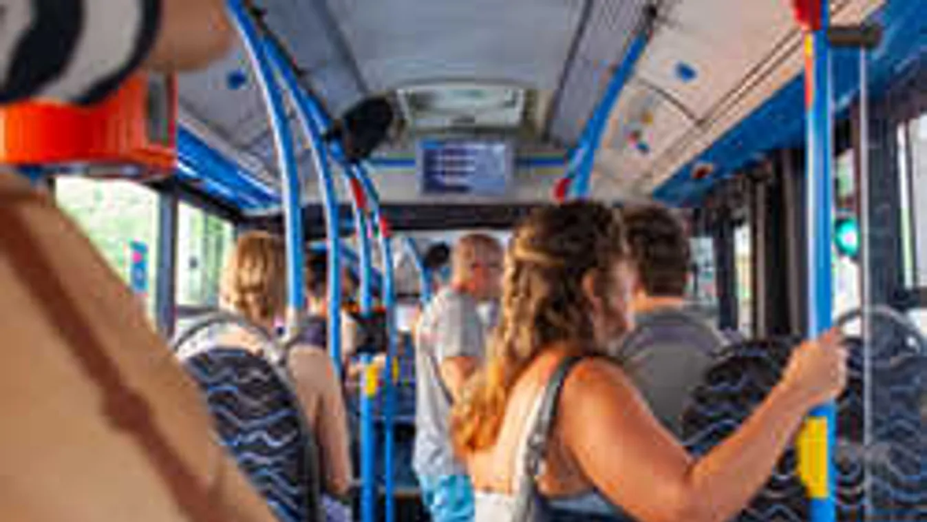 Bunkó autósok miatt lehetetlen a buszozás az Andrássy úton