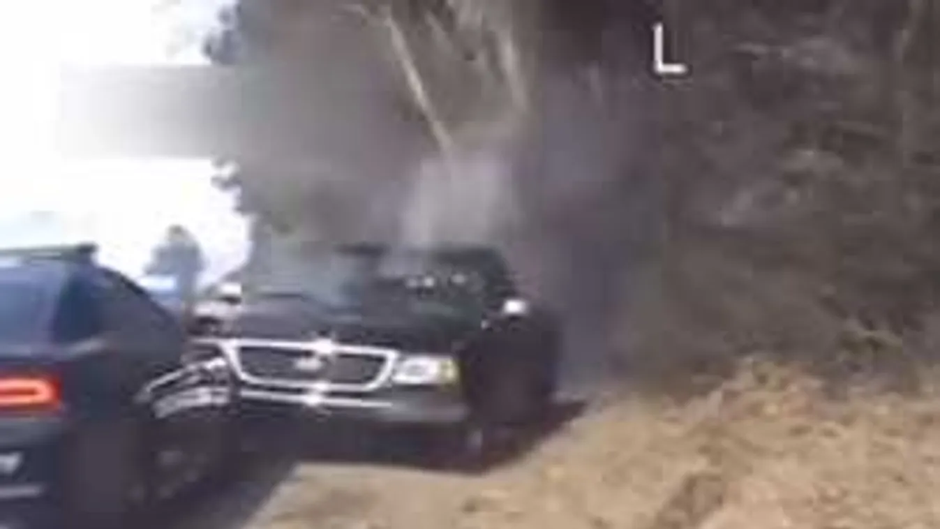 Lövöldözés és üldözés az autóúton! Mindent rögzített a rendőr kamerája