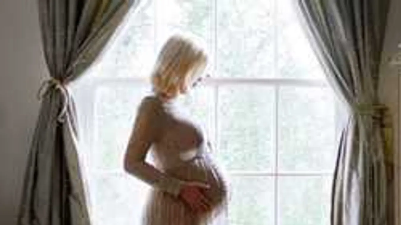 Íme, az első babafotó: megszületett a 43 éves színésznő kisfia