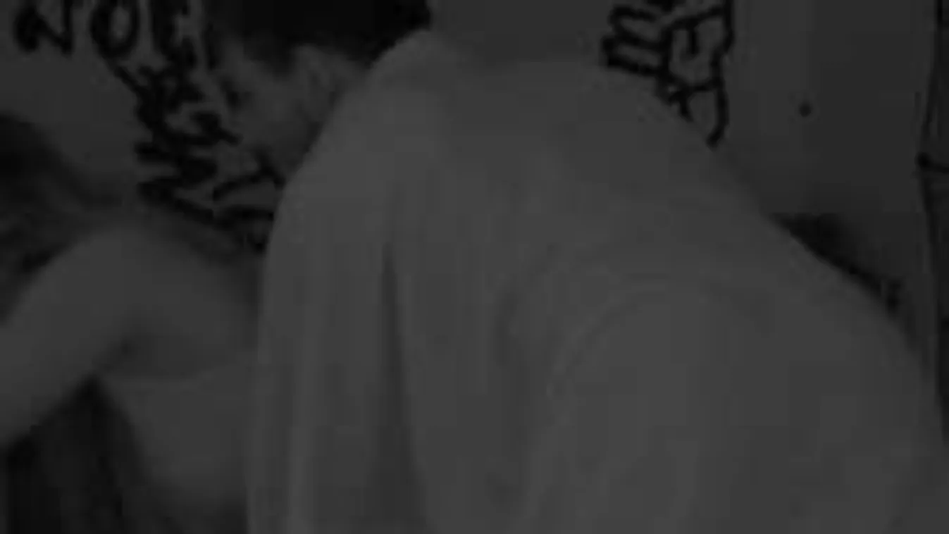 Megszólal a szexen kapott TV2-sztár édesanyja!