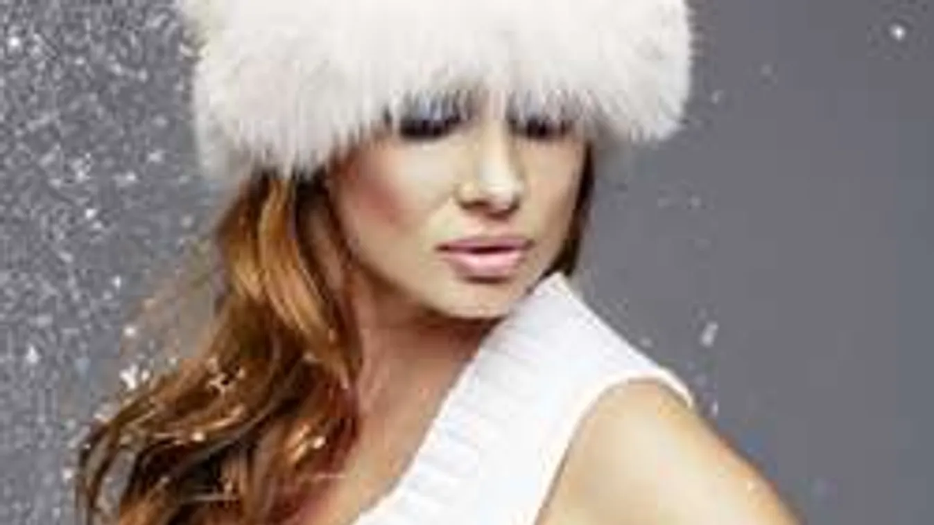 Horváth Éva megmutatja, milyen szexi pulóverben!