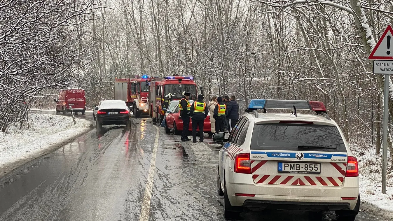 Nyári gumival sasszézott át a szemközti sávba, ez lett belőle