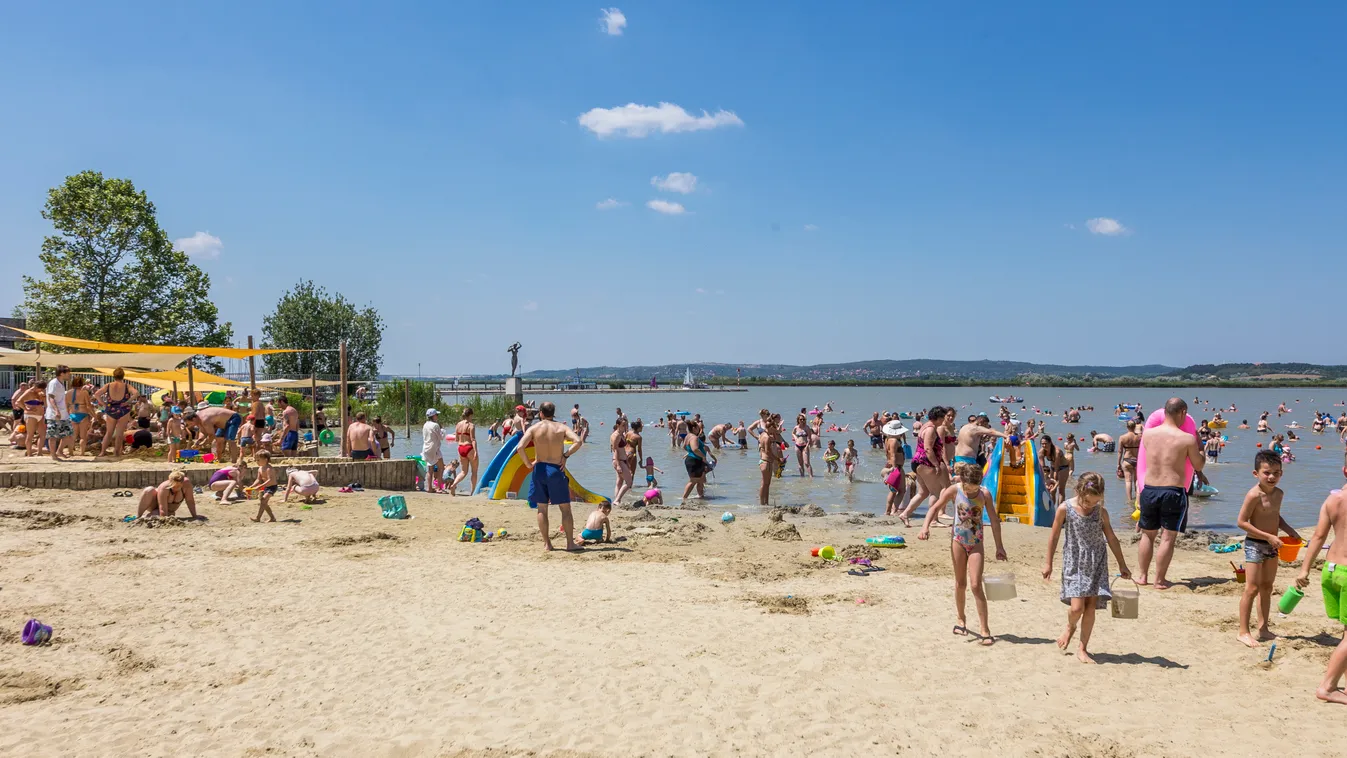 Ezért érdemes volt várni a nyarat: karnyújtásnyira homokos part és szabadstrand – Video
