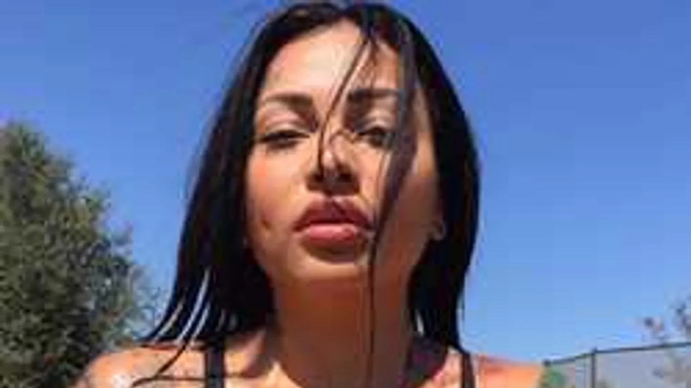 Pucéran a lába közé nyúl a valóságshow-s bombázó