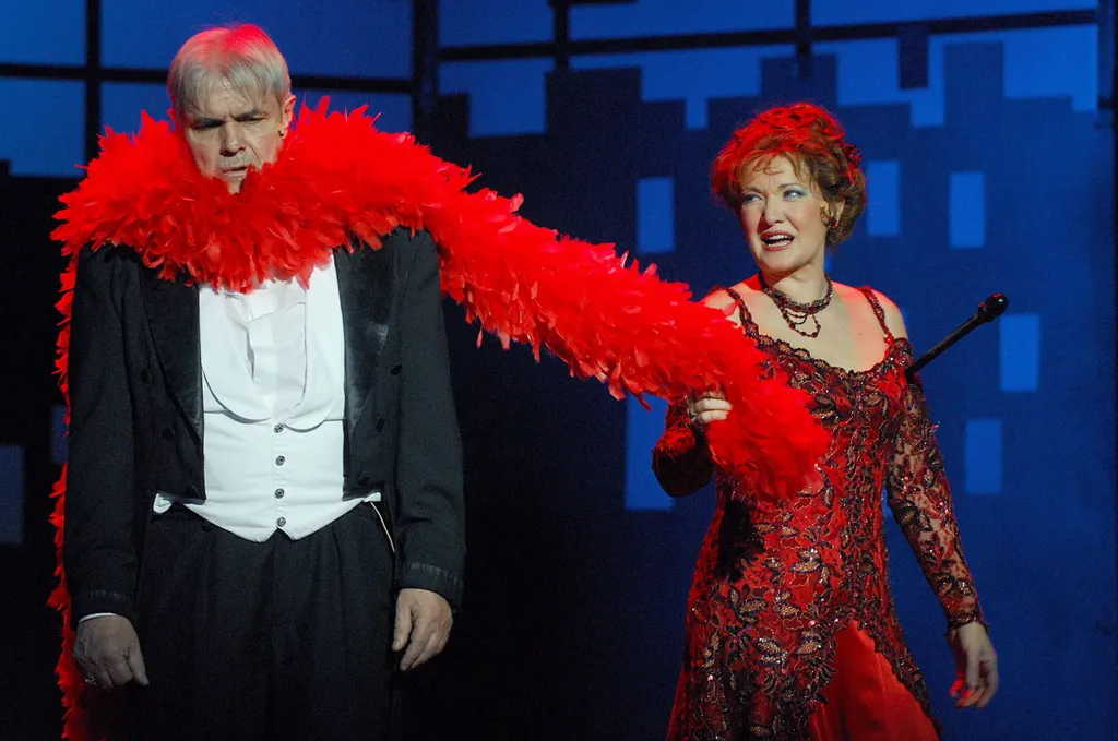 Kecskemét, 2008. december 10. Kállay Bori Mrs. Dolly Levi és Oszter Sándor Horace Vandergelder szerepében Michael Stewart - Jerry Herman: Hello Dolly címû zenés színjátékában, amelyet december 12-én mutatnak be a kecskeméti Katona József Színházban, Sorin Militaru rendezésében. MTI Fotó: Ujvári Sándor