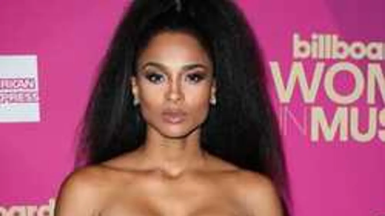 Fenyőfák tövében sztriptízelt a kétgyermekes sztáranyuka