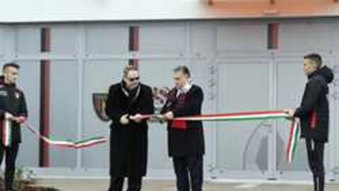 Orbán Viktor: Komoly lehetőség kapujában álltok! Videó