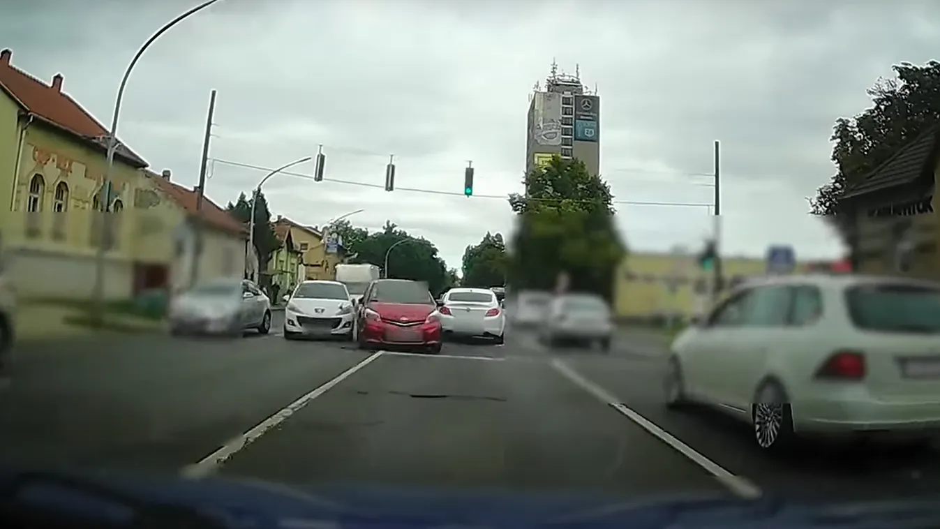 Brutális baleset: Kórházba került a miskolci sofőr egy előzés miatt – Videó