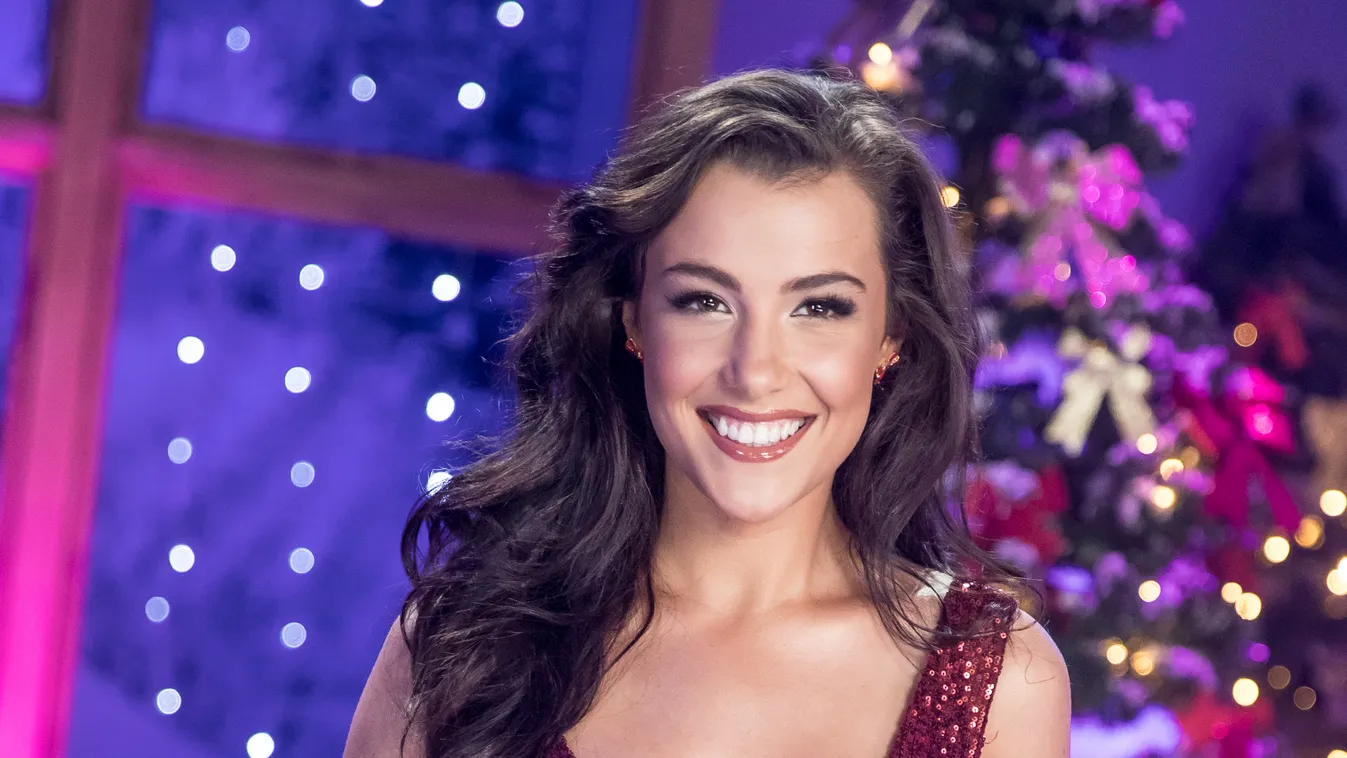 Tóth Andi nagyon élvezi, ahogyan nyaldossák