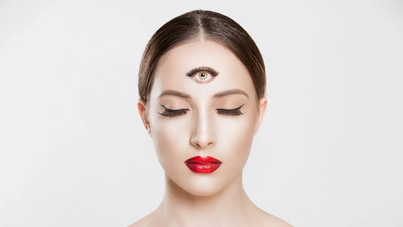 Psychic.,Woman,With,3,Third,Eye,Looking,At,You,Camera