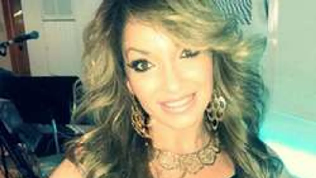 Férjhez ment Völgyi Zsuzsi, kutyái vezették az oltár elé