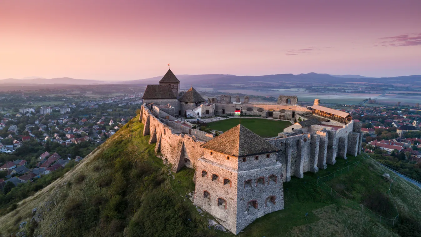 Várak és kastélyok sora születik újjá