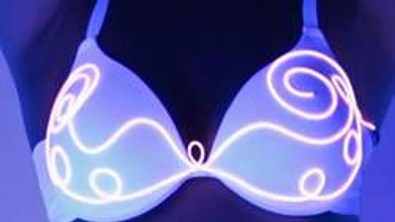 Új divat! Mindent megold az ágyban a világító melltartó!