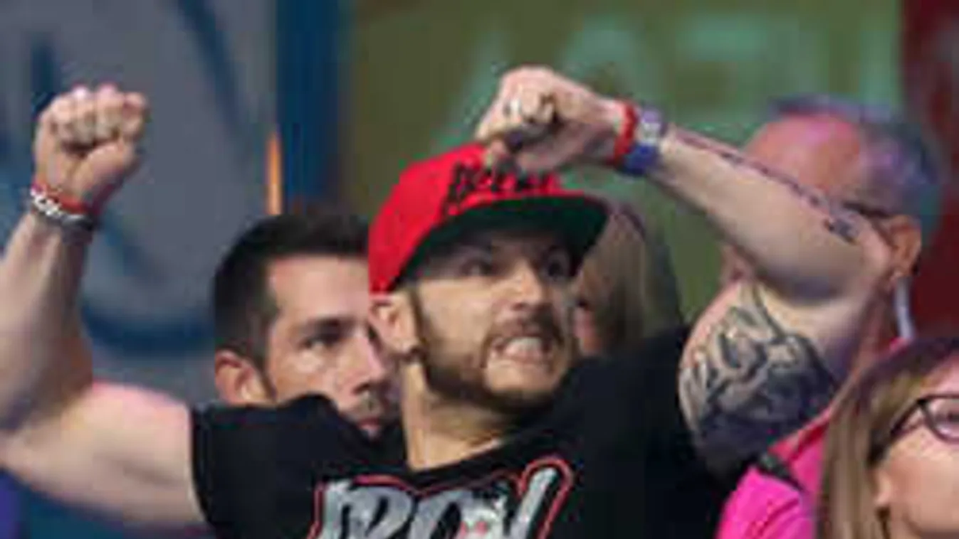 Tusup megőrült a medence partján, így biztatta Katinkát