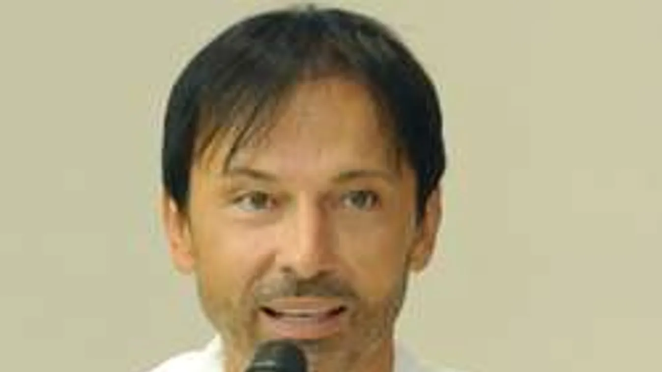 Keményen nekiment egykori csatornájának a híres divattervező