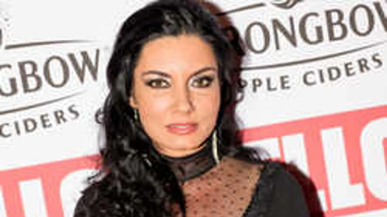 Mindent megmutat: újra pucéran látható Gregor Bernadett